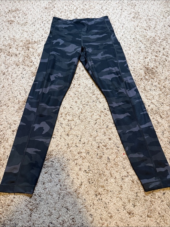 Athleta Pants - Athleta Black & Gray Camo 7/8 Performance Tights